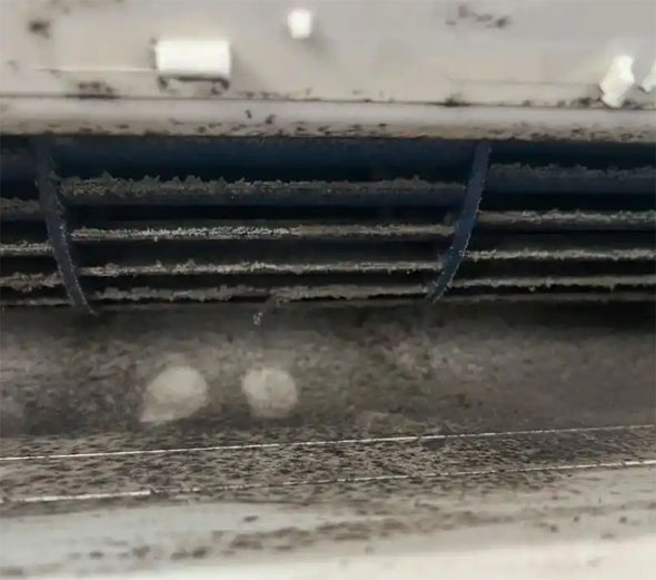 阿荣空调吹的风有股烧焦味是怎么回事