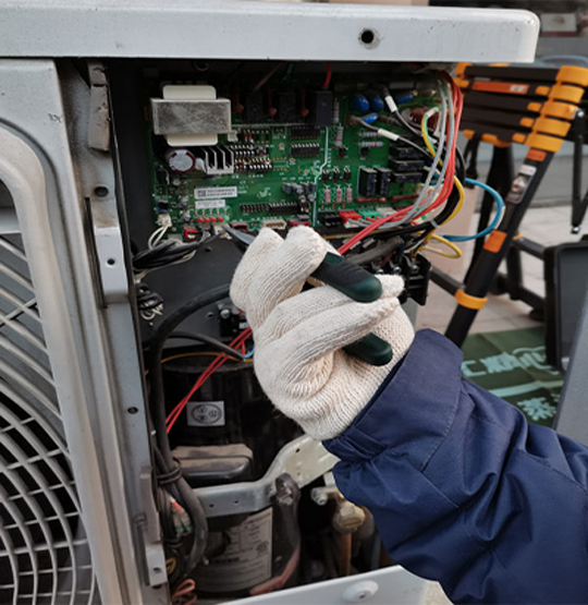  阿荣维修空调不制热